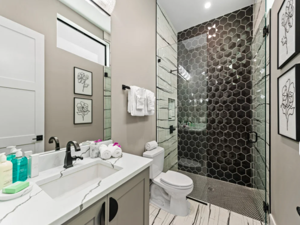 Luxurious 8-Bedroom Vacation Home in Orlando - Private Pool & Resort Amenities
